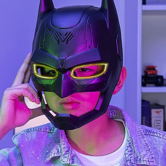 BATMAN, Voice Changing Mask with Over 15 Sounds, for Kids Aged 4 and Up - Picture 1 of 3